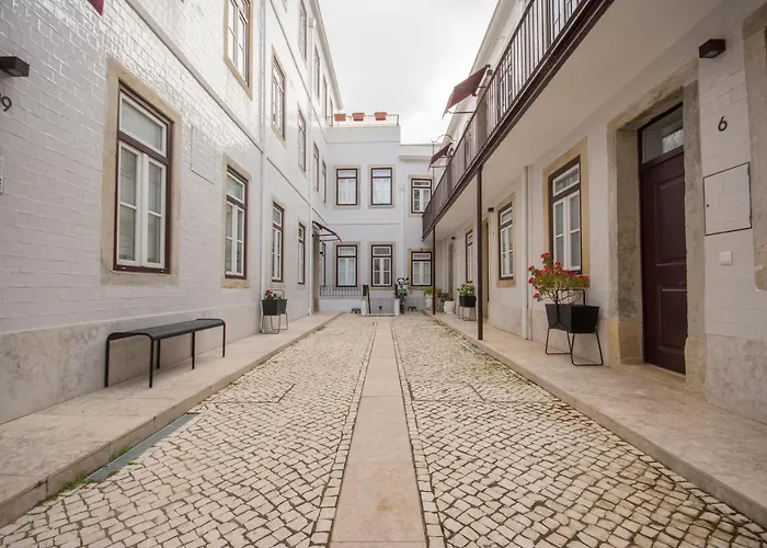 Charming Apartment in Private Condominium at Graça